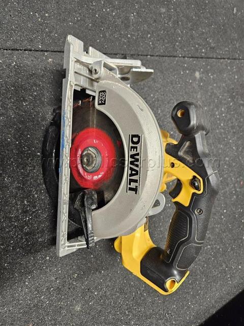 DEWALT CORDLESS CIRCULAR SAW- MISSING BATTERY